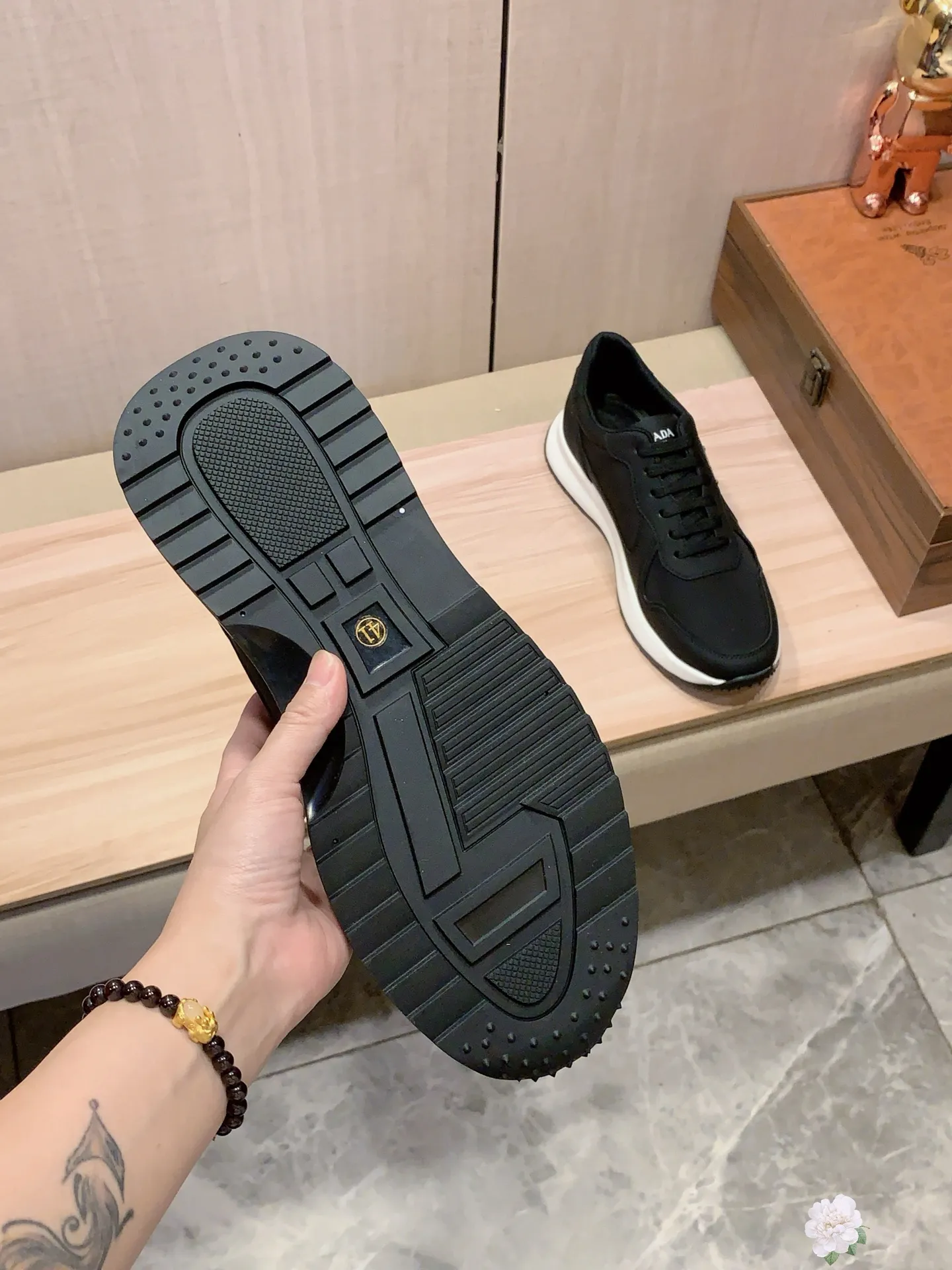 Men's men's shoes💰460💰💰🎩🎩[Lightning][Lightning] "PRADA*" The latest and most popular casual shoes, top brand [seduce] luxury ~ purchasing agency, top ~ quality. [Strong] The upper is made of imported breathable cowhide with material ➕ breathable sheepskin feet (•) and fine workmanship. The original stylish and stylish soft rubber wear-resistant and non-slip outsole is light and comfortable on the feet. The real thing looks better when photographed in person. 0121: code: 38-44, 4️⃣ colors selected